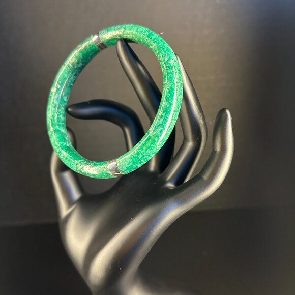 Stunning Green Jade with pearl flakes bracelet - Picture 2 of 4